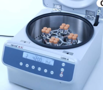 Instalación del rotor oscilante para la centrifugadora L500-A