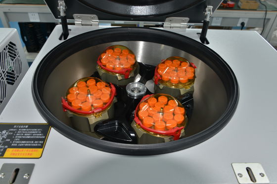 Centrífuga de mesa refrigerada para sangre CHT210R con velocidad máxima de 21000 rpm, RCF máximo de 32752xg y capacidad de 4x750ml